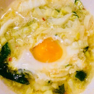 半熟卵の白菜スープ